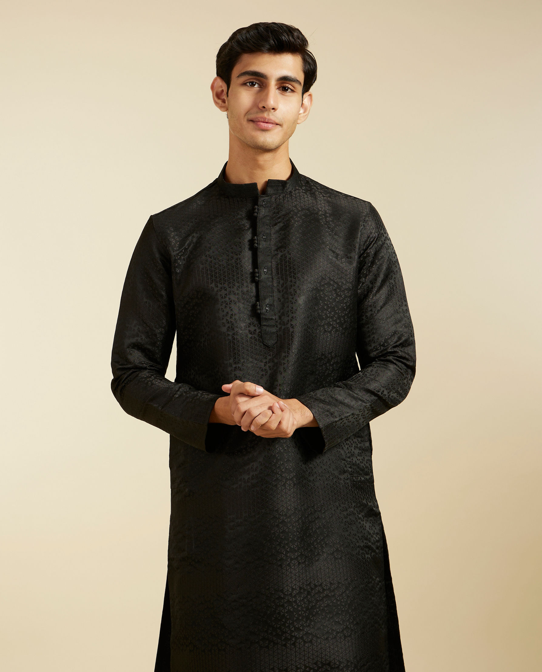 alt message - Diwas Men Ebony Black Triangular Self Patterned Kurta image number 0