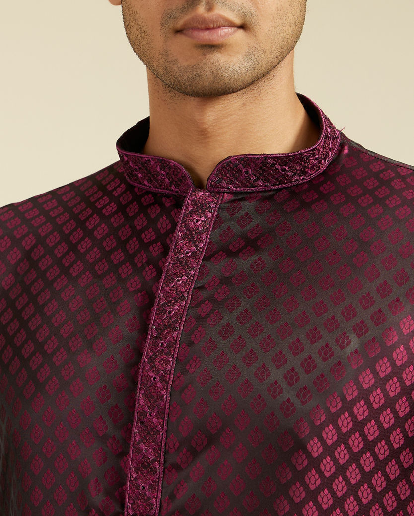 alt message - Diwas Men Wine Red Buta Jaal Kurta with Embroidered Neck image number 1