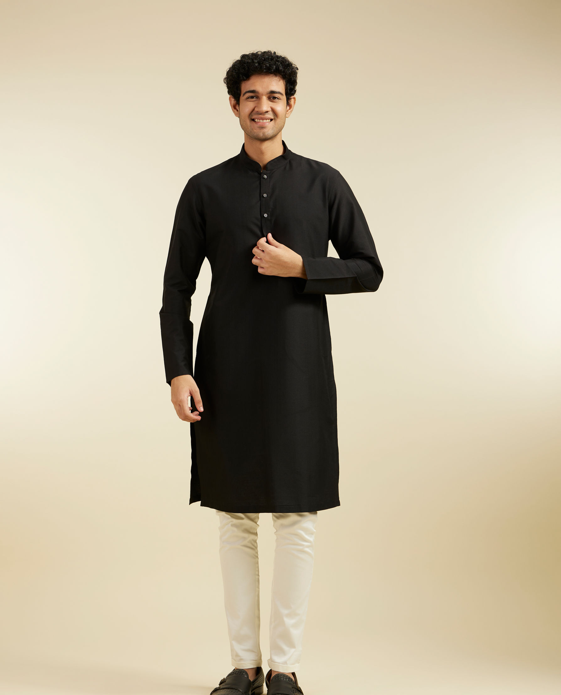 alt message - Diwas Men Midnight Black Plain Classic Kurta image number 2