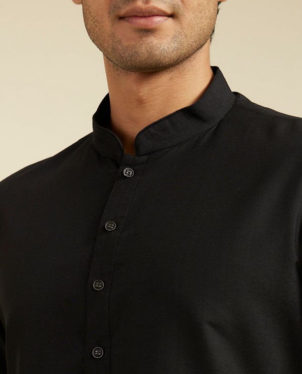 alt message - Diwas Men Midnight Black Plain Classic Kurta image number 1