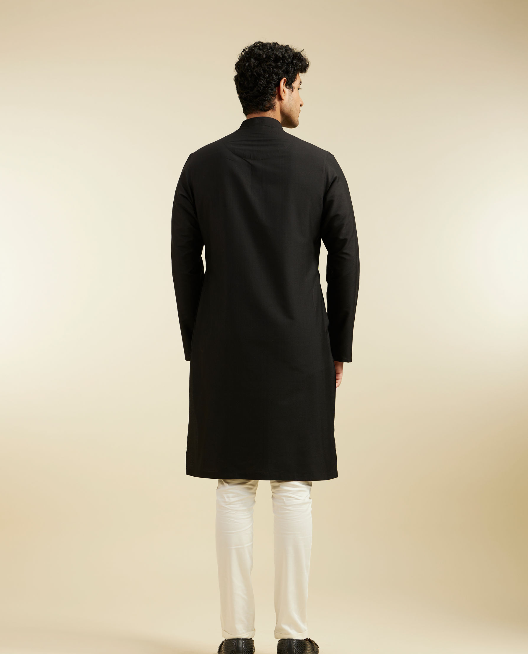 alt message - Diwas Men Midnight Black Plain Classic Kurta image number 4