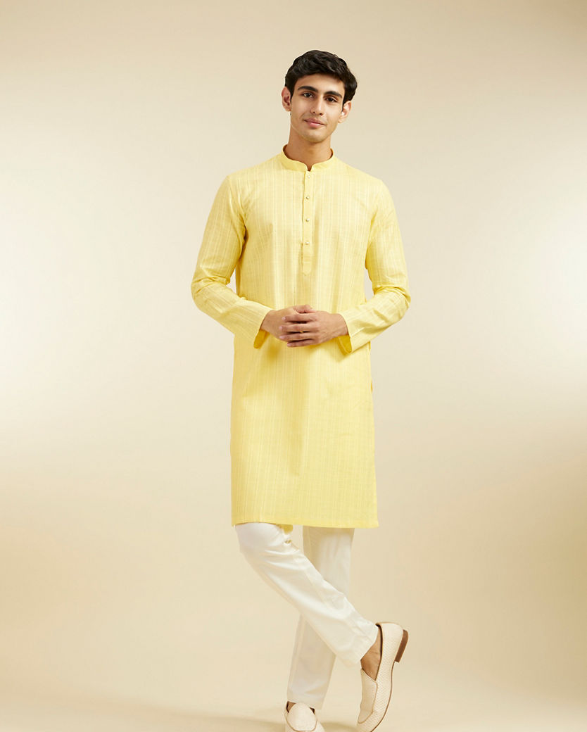 alt message - Diwas Men Corn Yellow Linear Patterned Kurta image number 2