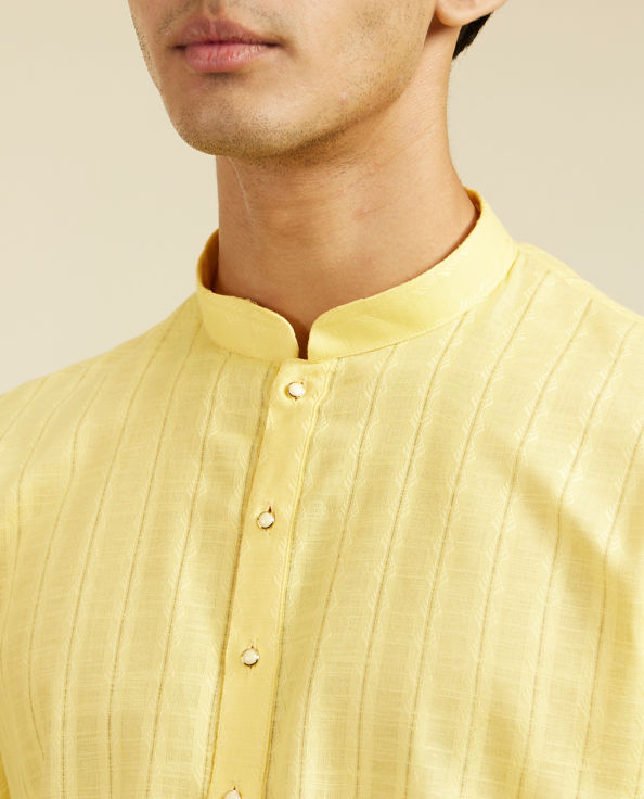 alt message - Diwas Men Corn Yellow Linear Patterned Kurta image number 1