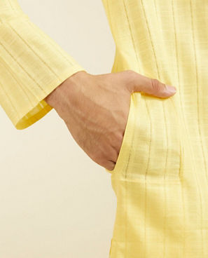 Diwas Men Corn Yellow Linear Patterned Kurta