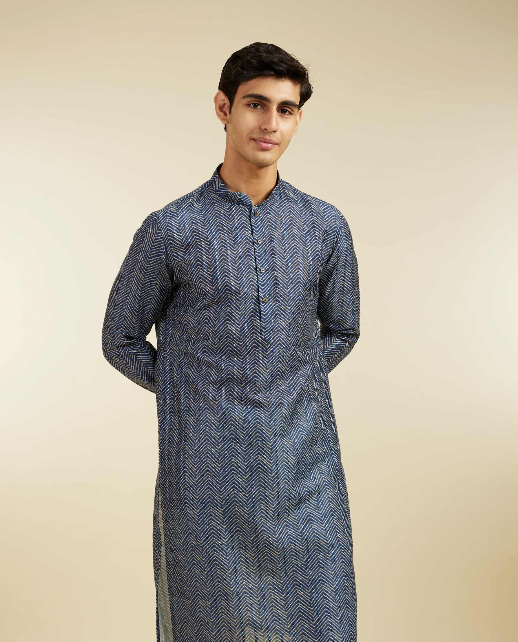 alt message - Diwas Men Oxford Blue Chevron Printed Kurta image number 0