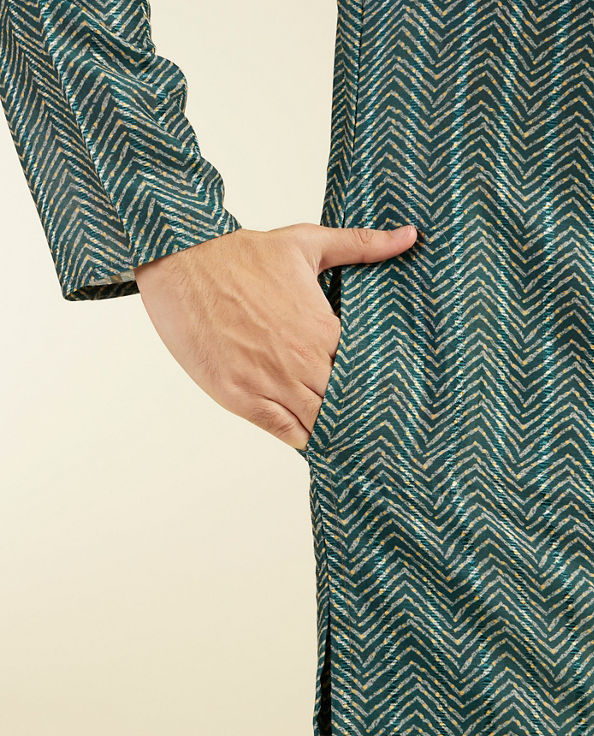 alt message - Diwas Men Bottle Green Chevron Printed Kurta image number 3