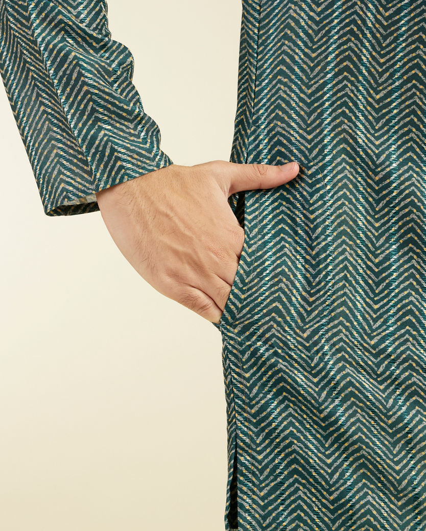 alt message - Diwas Men Bottle Green Chevron Printed Kurta image number 3