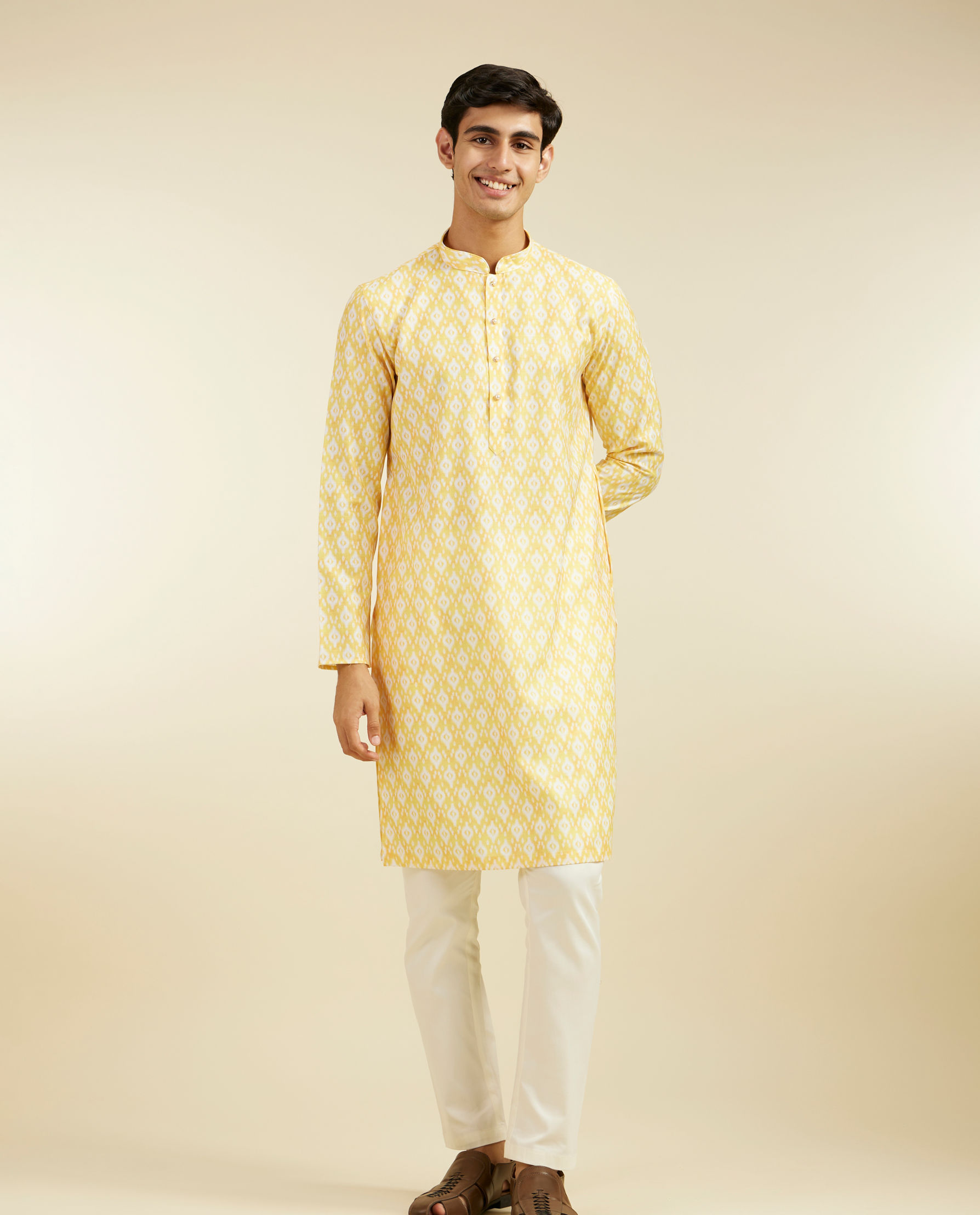 alt message - Diwas Men Yellow Iris Ikat Inspired Printed Kurta image number 2