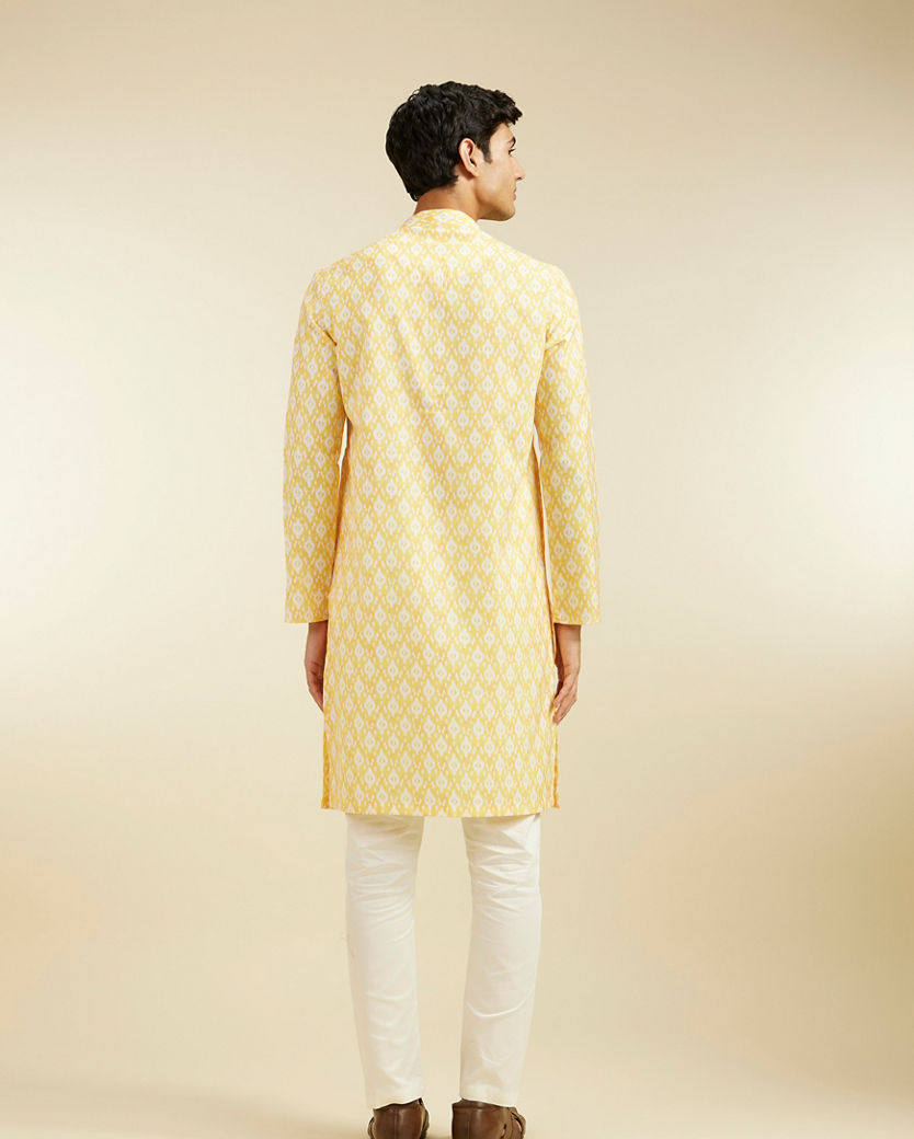 alt message - Diwas Men Yellow Iris Ikat Inspired Printed Kurta image number 4