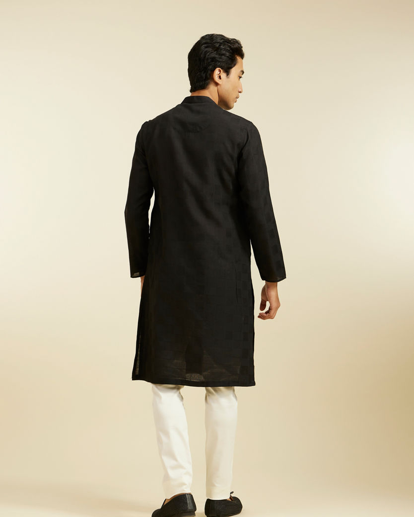 alt message - Diwas Men Ebony Black Self Textured Kurta image number 4