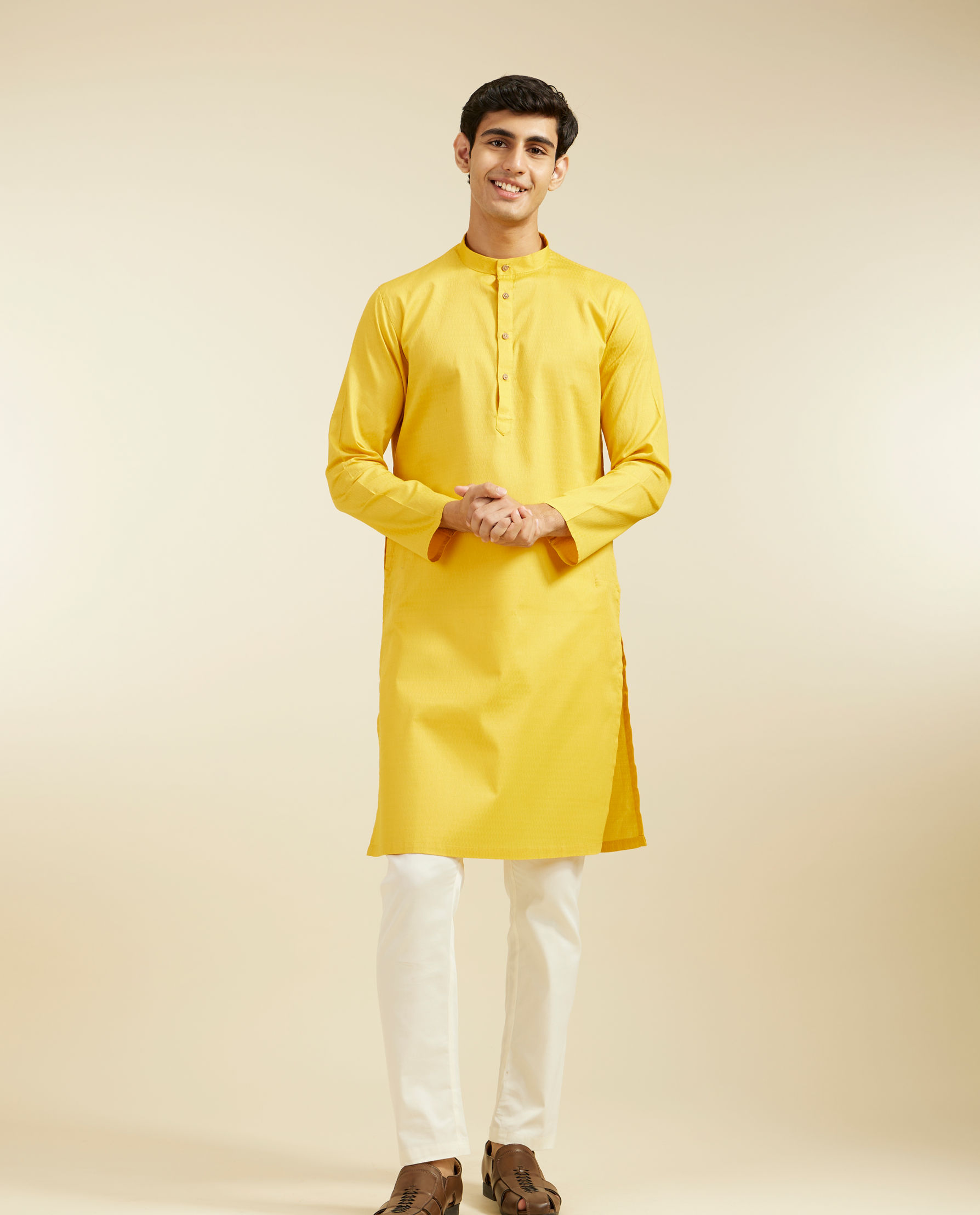 alt message - Diwas Men Mustard Yellow Honeycomb Patterned Kurta image number 2