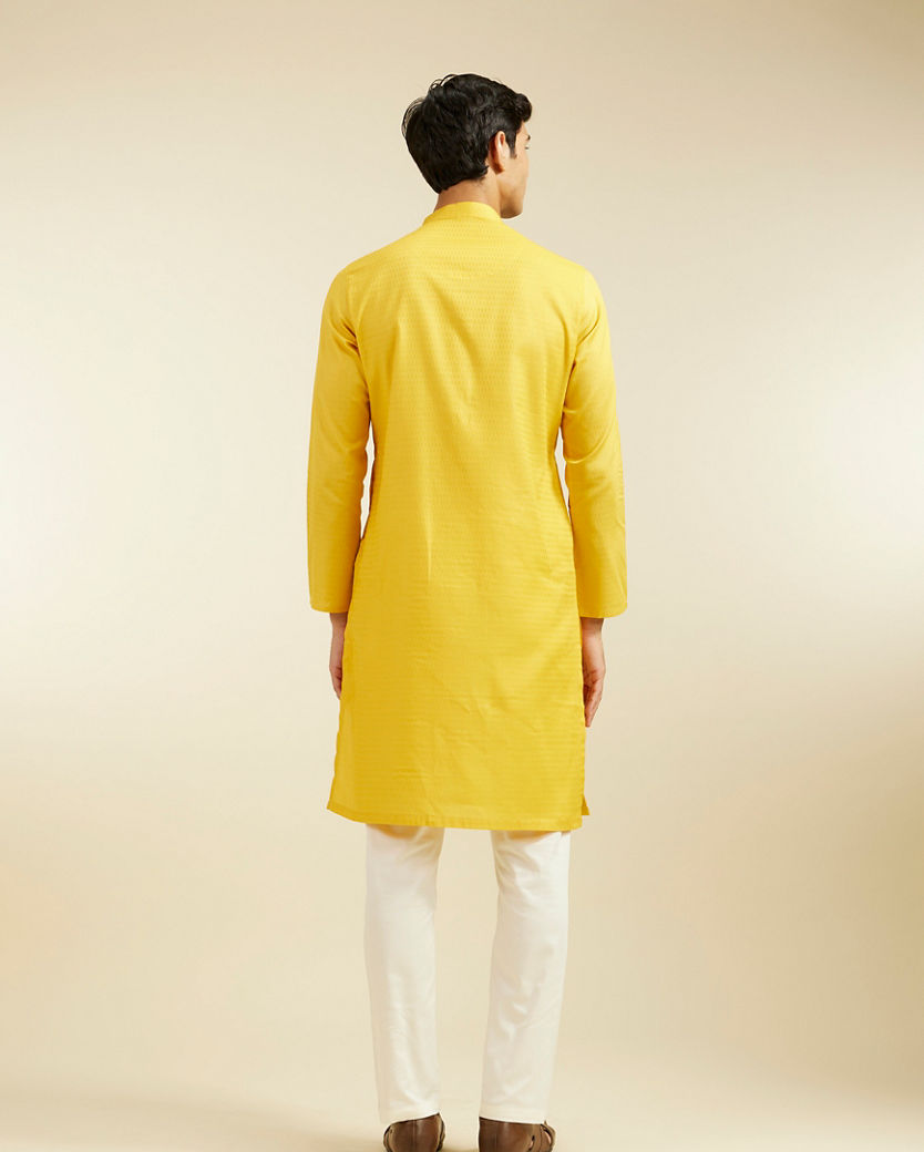 alt message - Diwas Men Mustard Yellow Honeycomb Patterned Kurta image number 4