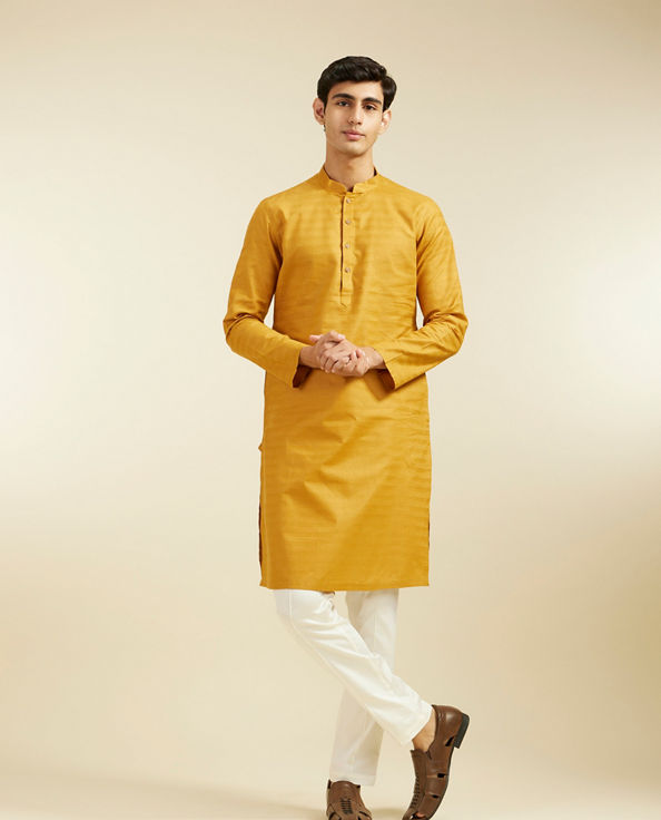 alt message - Diwas Men Mustard Yellow Lattice Patterned Kurta image number 2