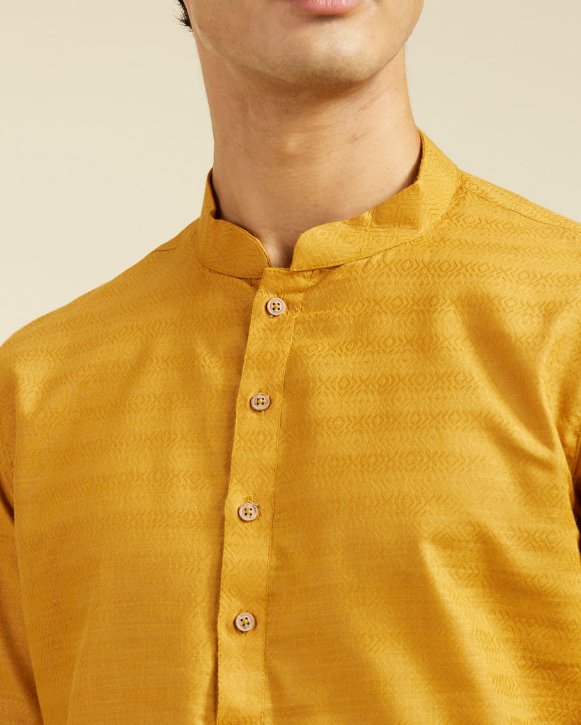 alt message - Diwas Men Mustard Yellow Lattice Patterned Kurta image number 1