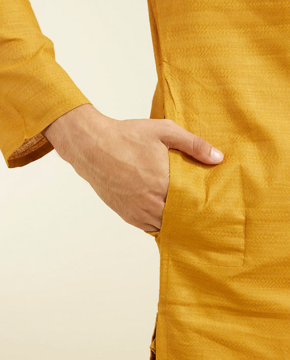 alt message - Diwas Men Mustard Yellow Lattice Patterned Kurta image number 3