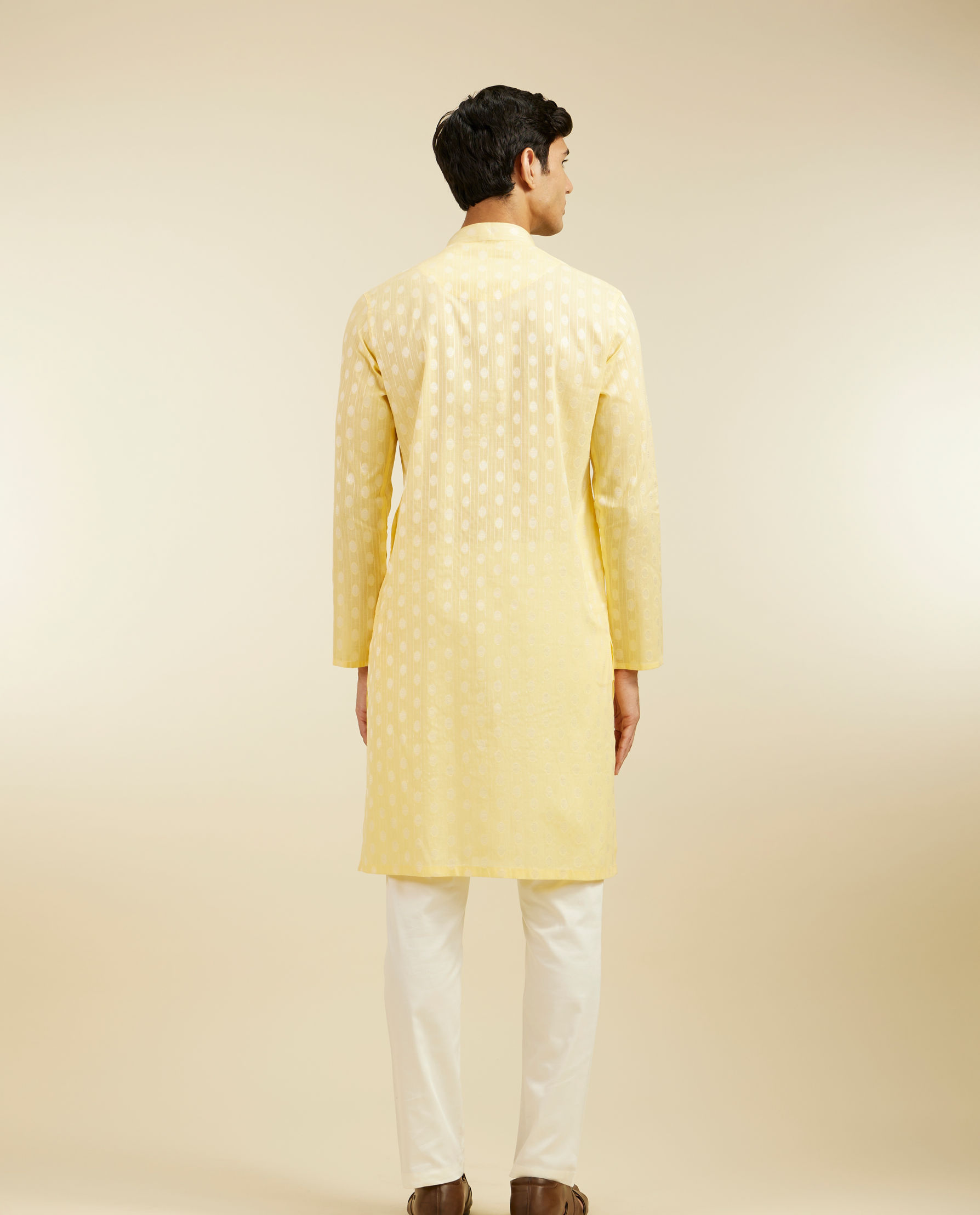 alt message - Diwas Men Sunlit Yellow Cotton Kurta image number 4