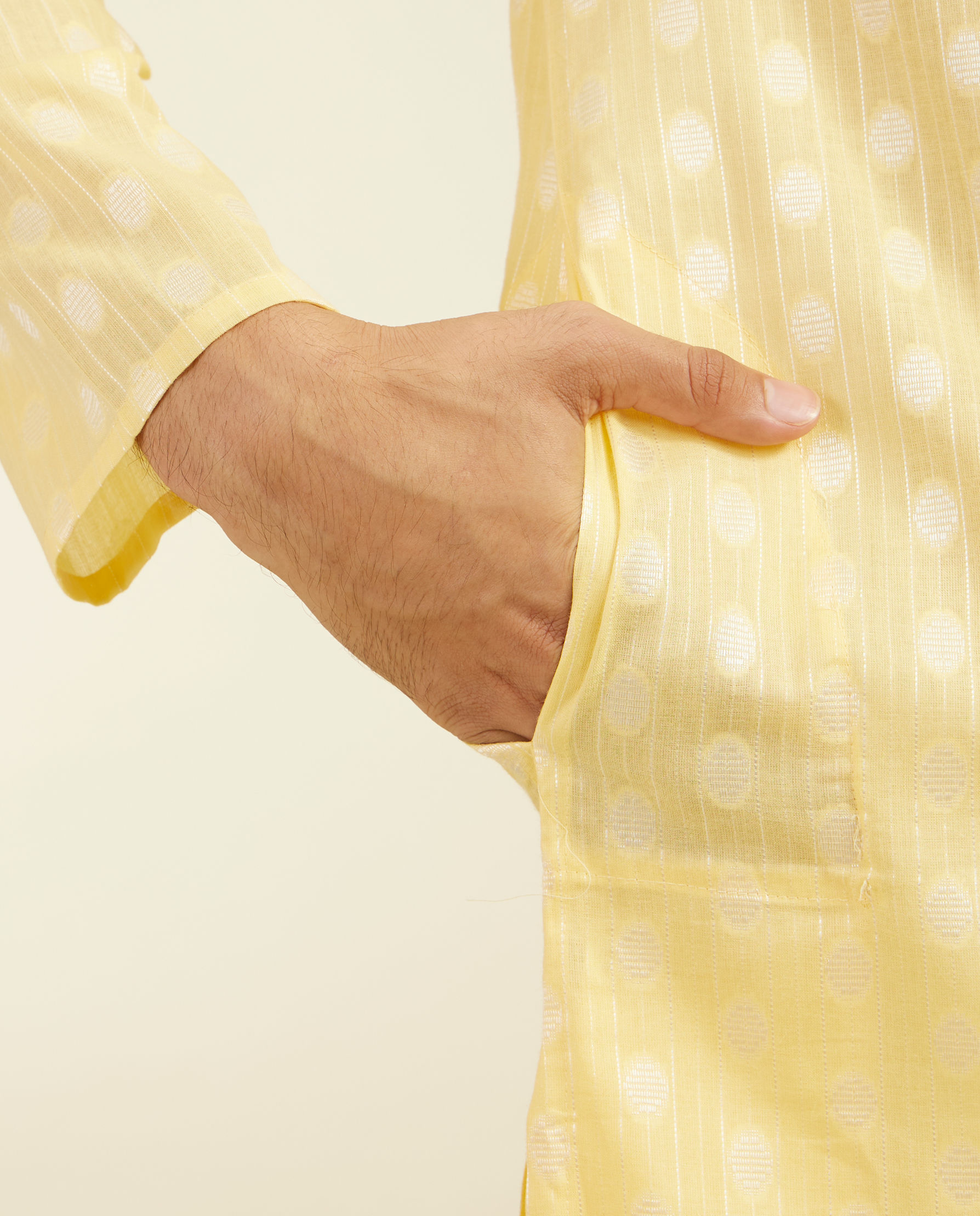 alt message - Diwas Men Sunlit Yellow Cotton Kurta image number 3