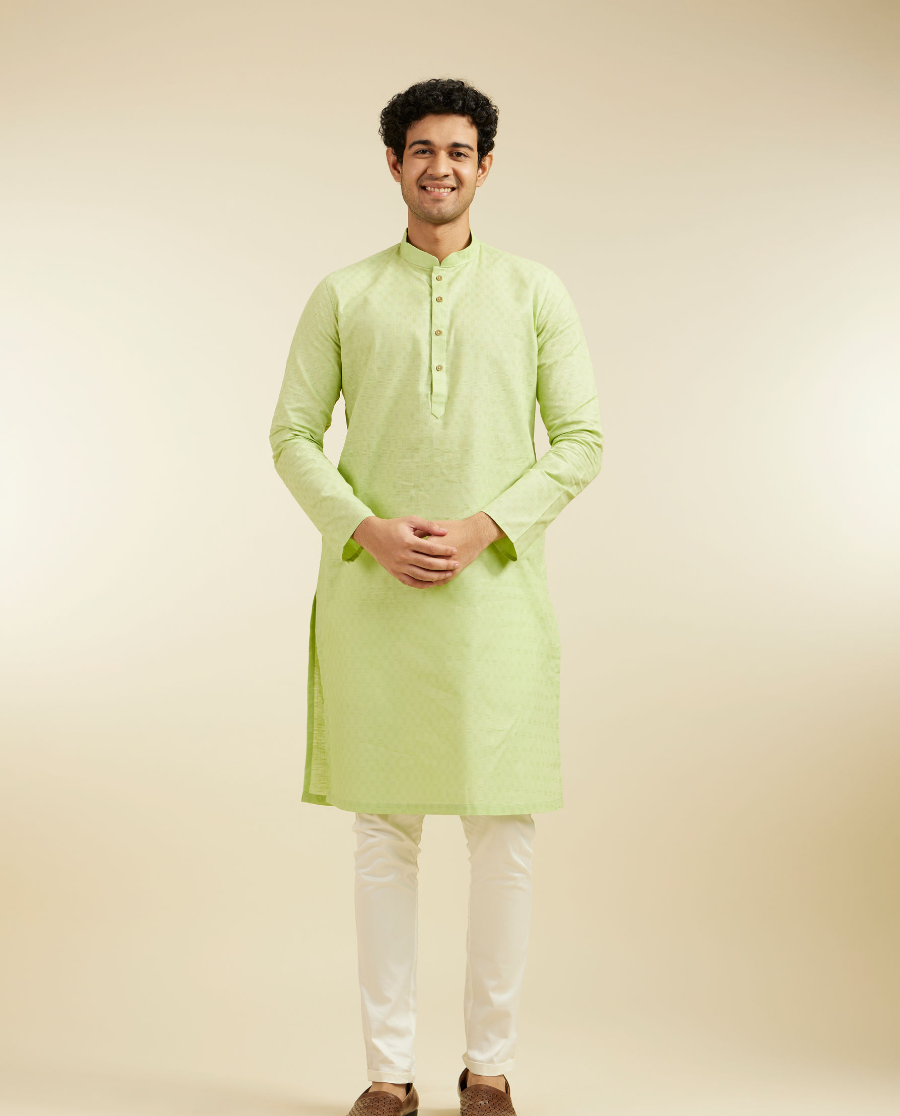 alt message - Diwas Men Soft Green Self Textured Kurta image number 2