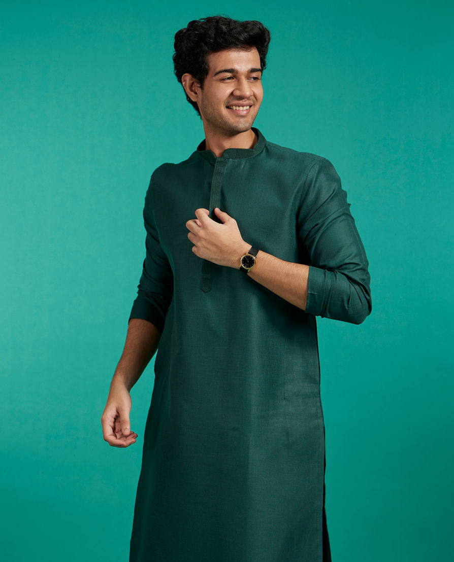 Diwas Men Bottle Green Plain Classic Kurta with Textured Neckline