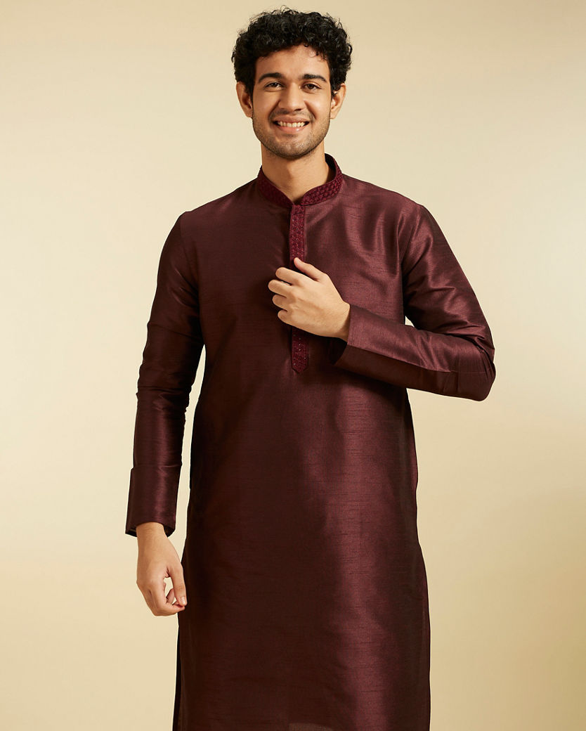 alt message - Diwas Men Wine Red Plain Kurta With Embroidered Collar image number 0