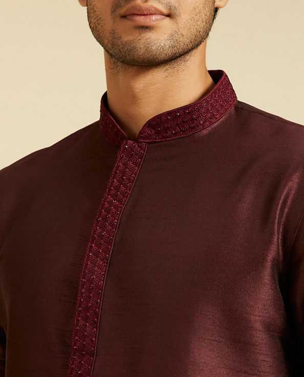 alt message - Diwas Men Wine Red Plain Kurta With Embroidered Collar image number 1