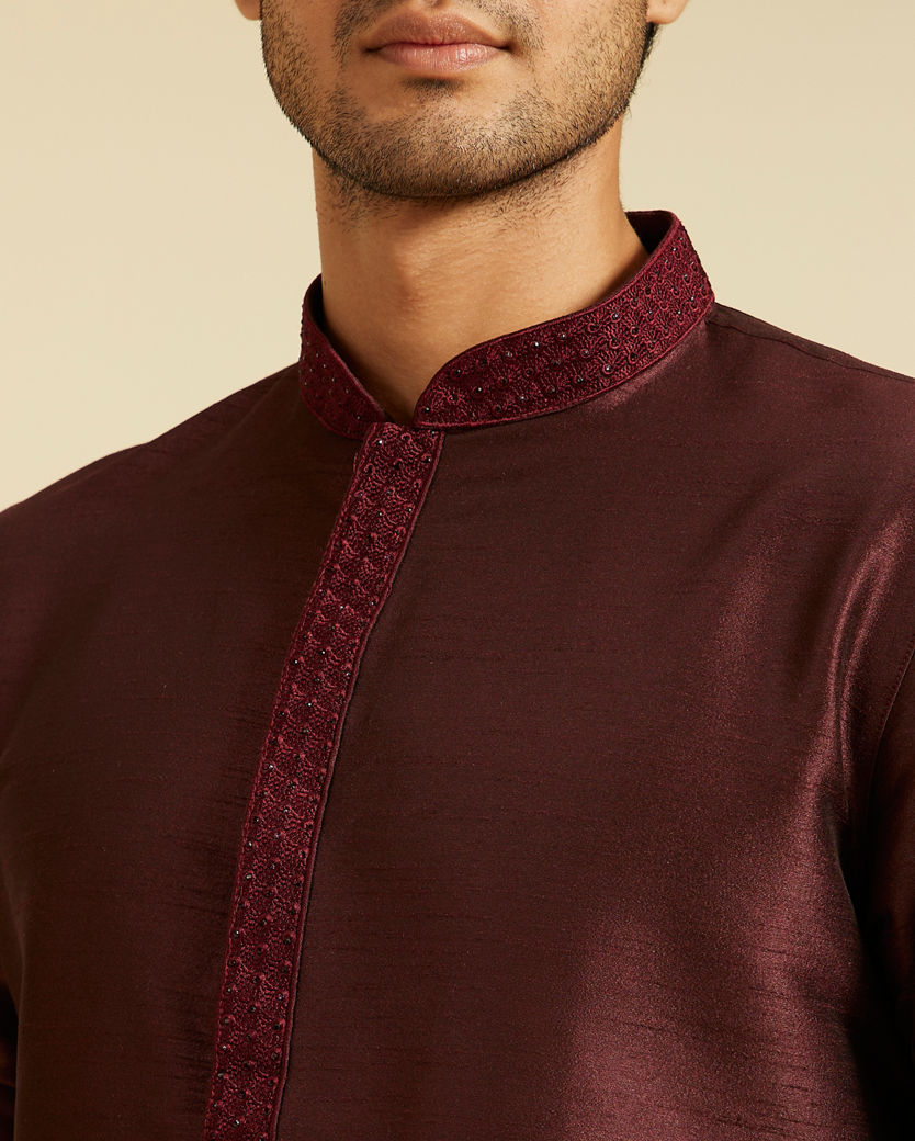 alt message - Diwas Men Wine Red Plain Kurta With Embroidered Collar image number 1