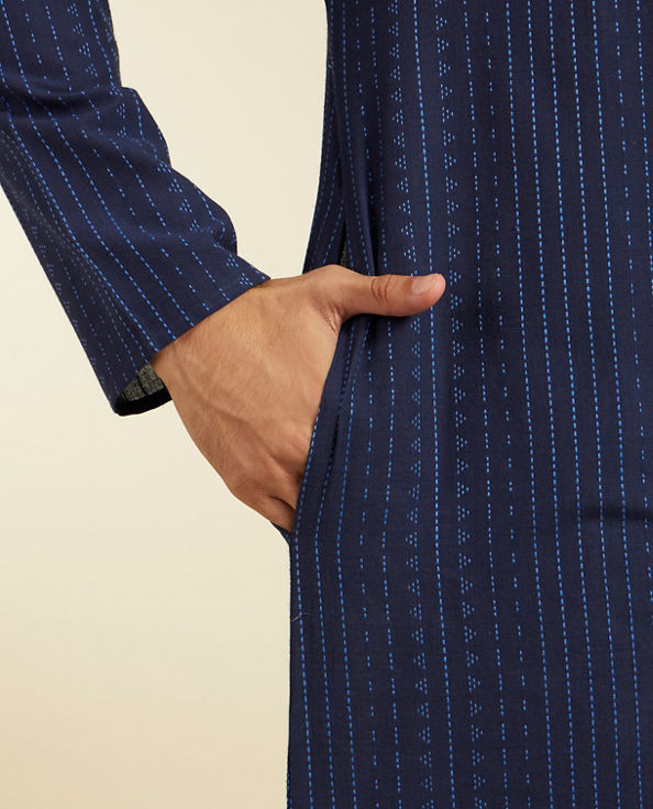 Diwas Men Indigo Blue Linear Patterned Kurta