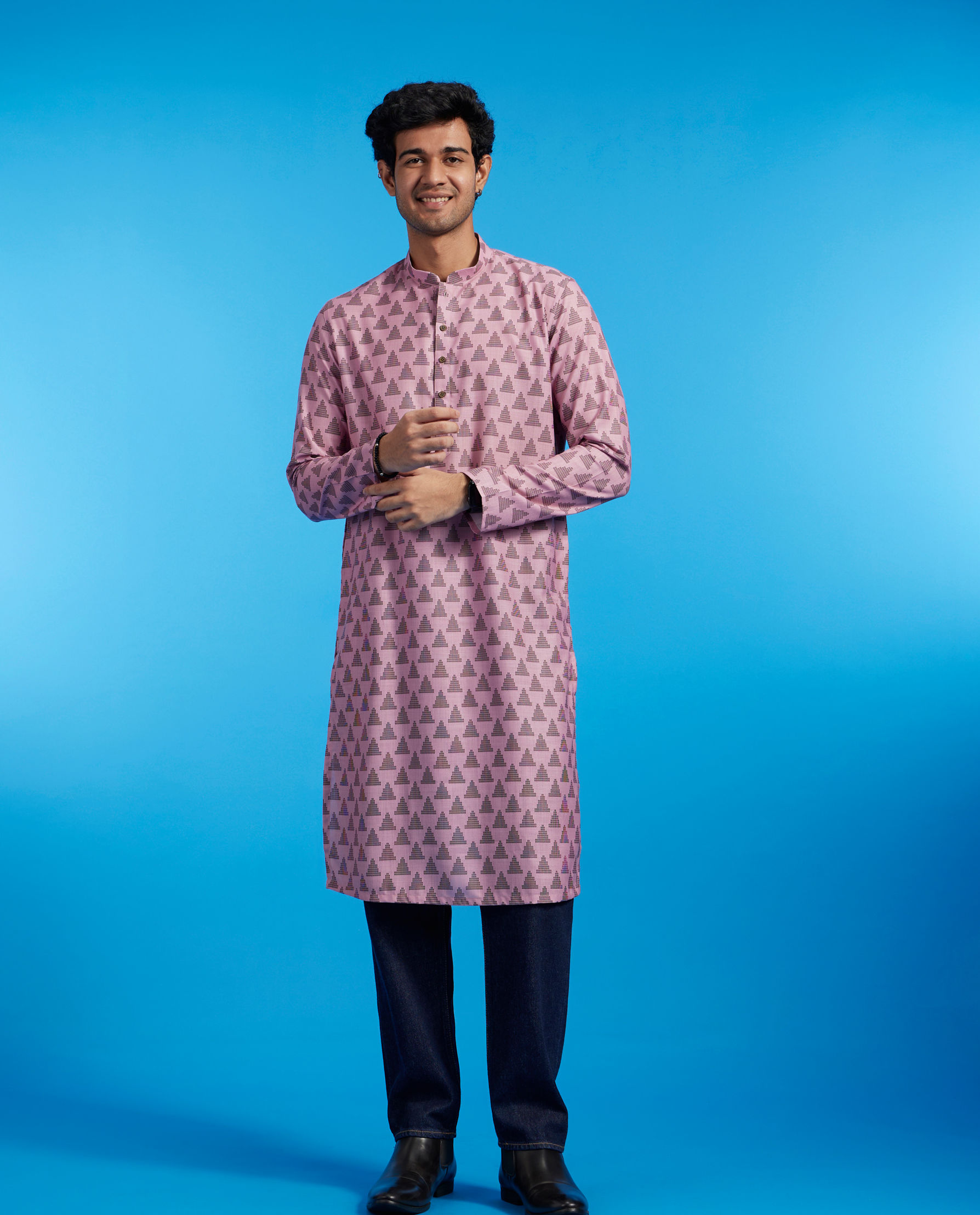 alt message - Diwas Men Baby Pink Kurta with Gopuram Motifs image number 2