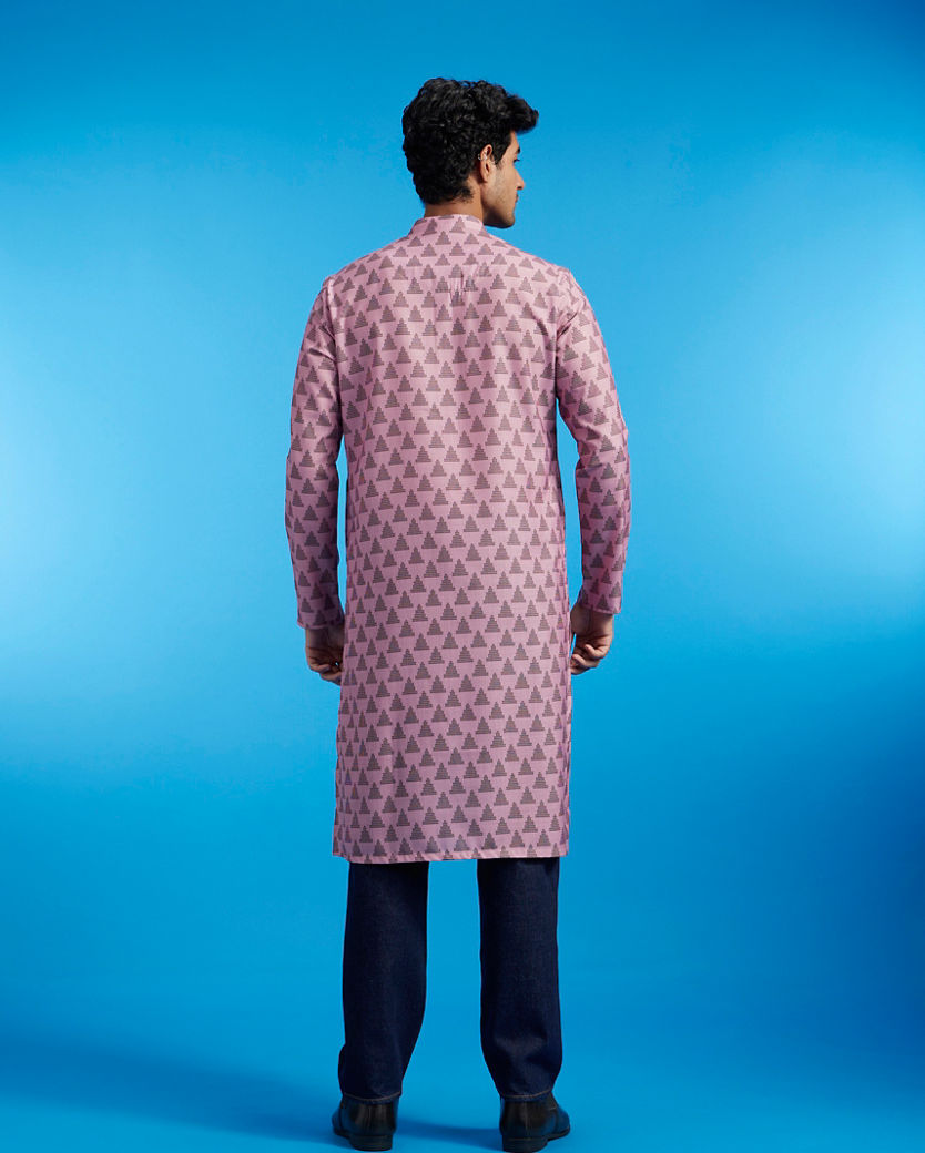 alt message - Diwas Men Baby Pink Kurta with Gopuram Motifs image number 4