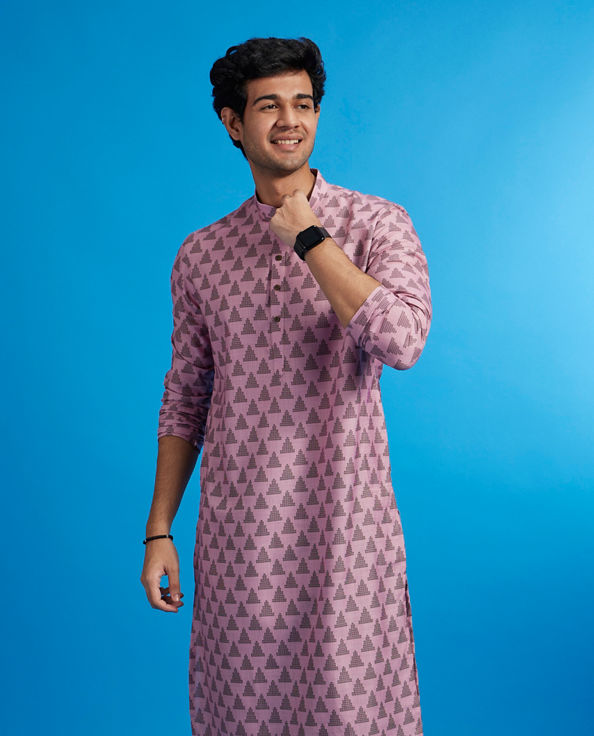 alt message - Diwas Men Baby Pink Kurta with Gopuram Motifs image number 0