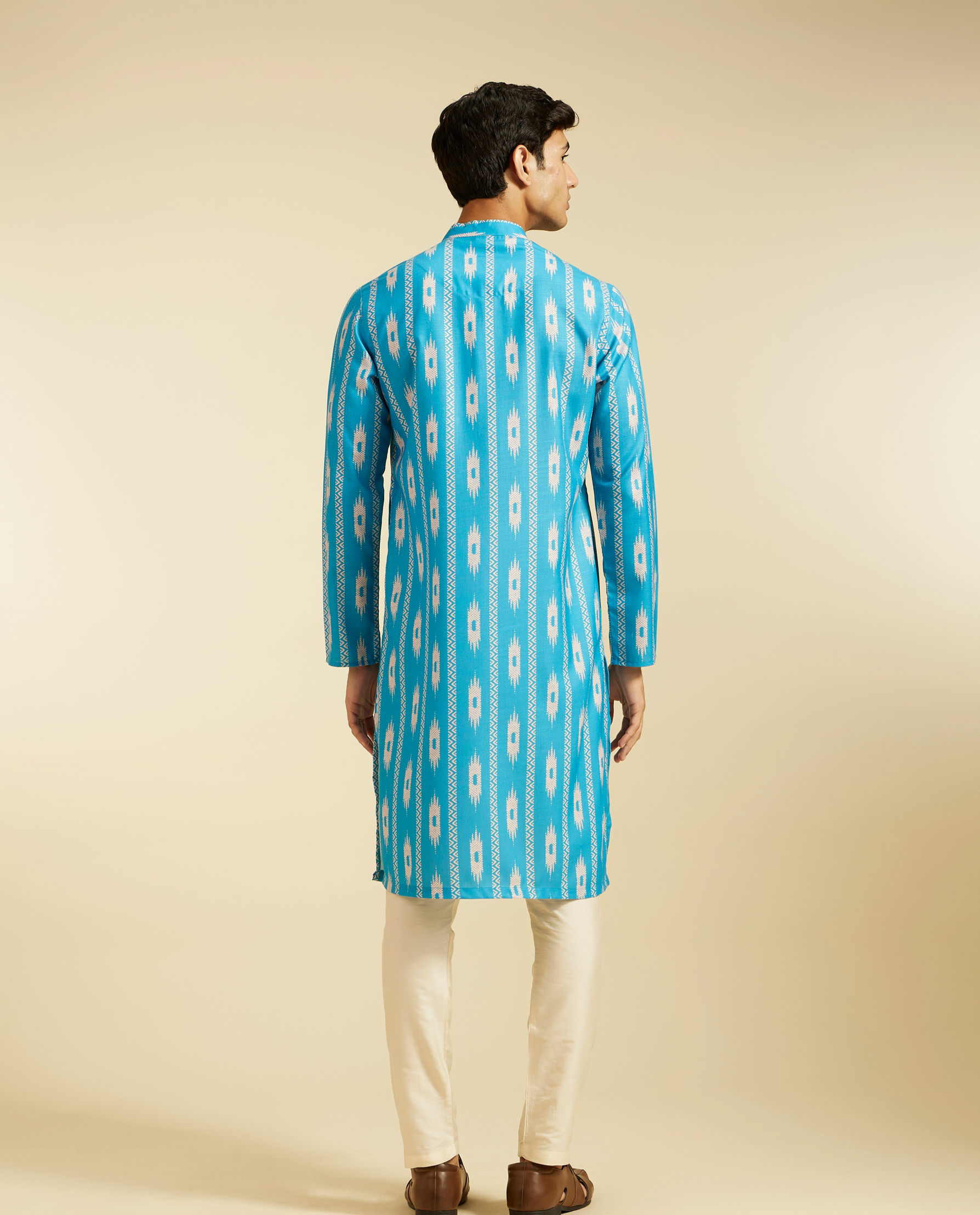 alt message - Diwas Men Turquoise Blue Ikat Inspired Patterned Kurta image number 4