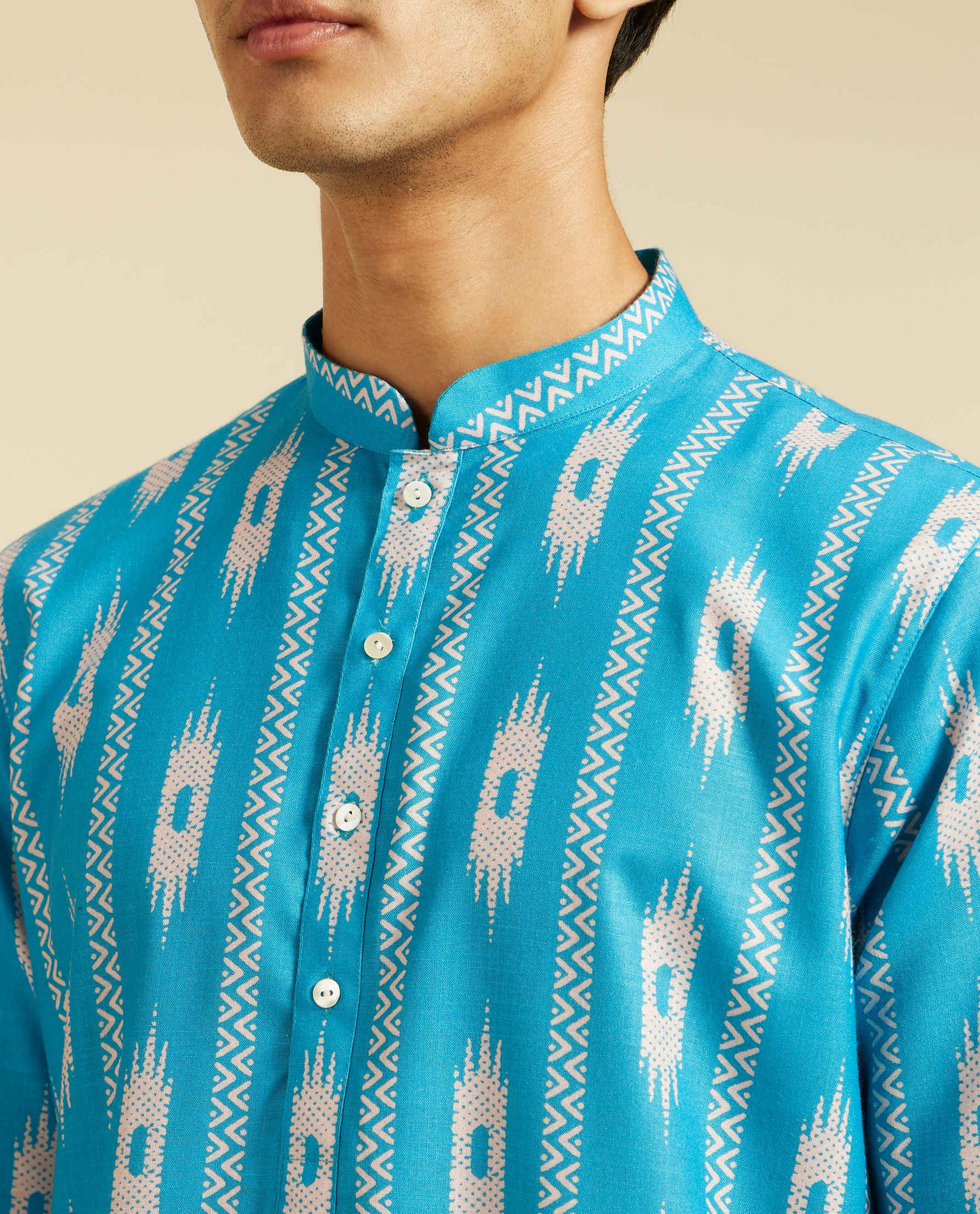 alt message - Diwas Men Turquoise Blue Ikat Inspired Patterned Kurta image number 1