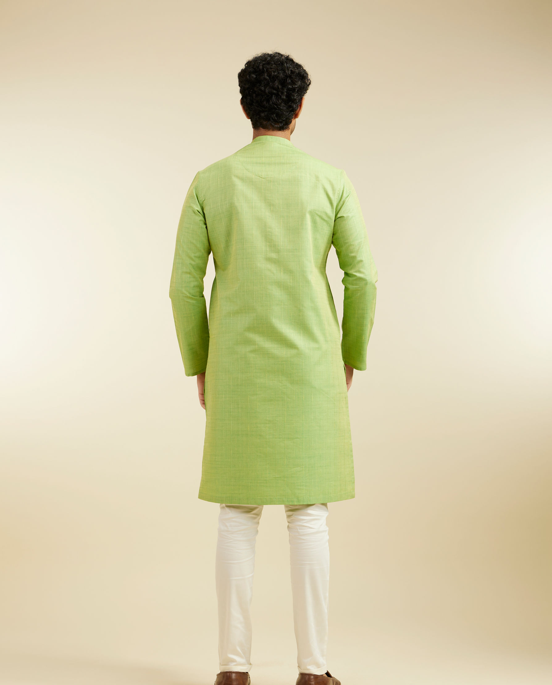 alt message - Diwas Men Soft Green Linear Self Striped Kurta image number 4