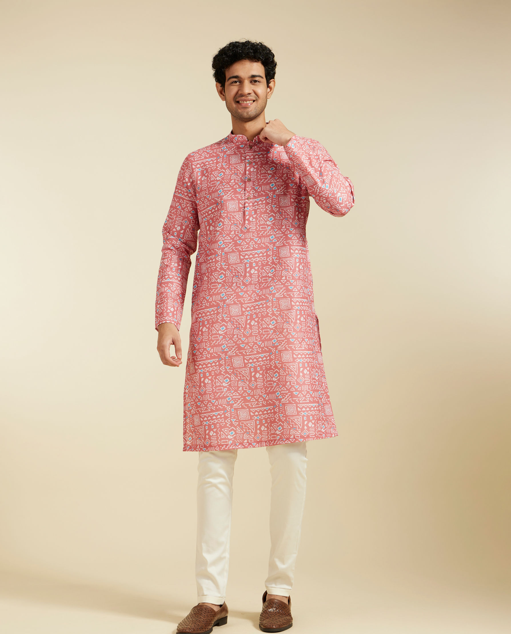 alt message - Diwas Men Coral Peach Aztec Printed Kurta image number 2