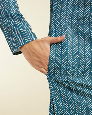 Diwas Men Teal Green Chevron Printed Kurta