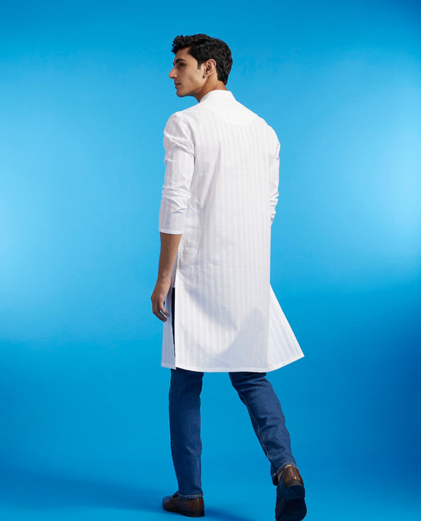 alt message - Diwas Men White Cotton Kurta - Celebration Wear image number 4