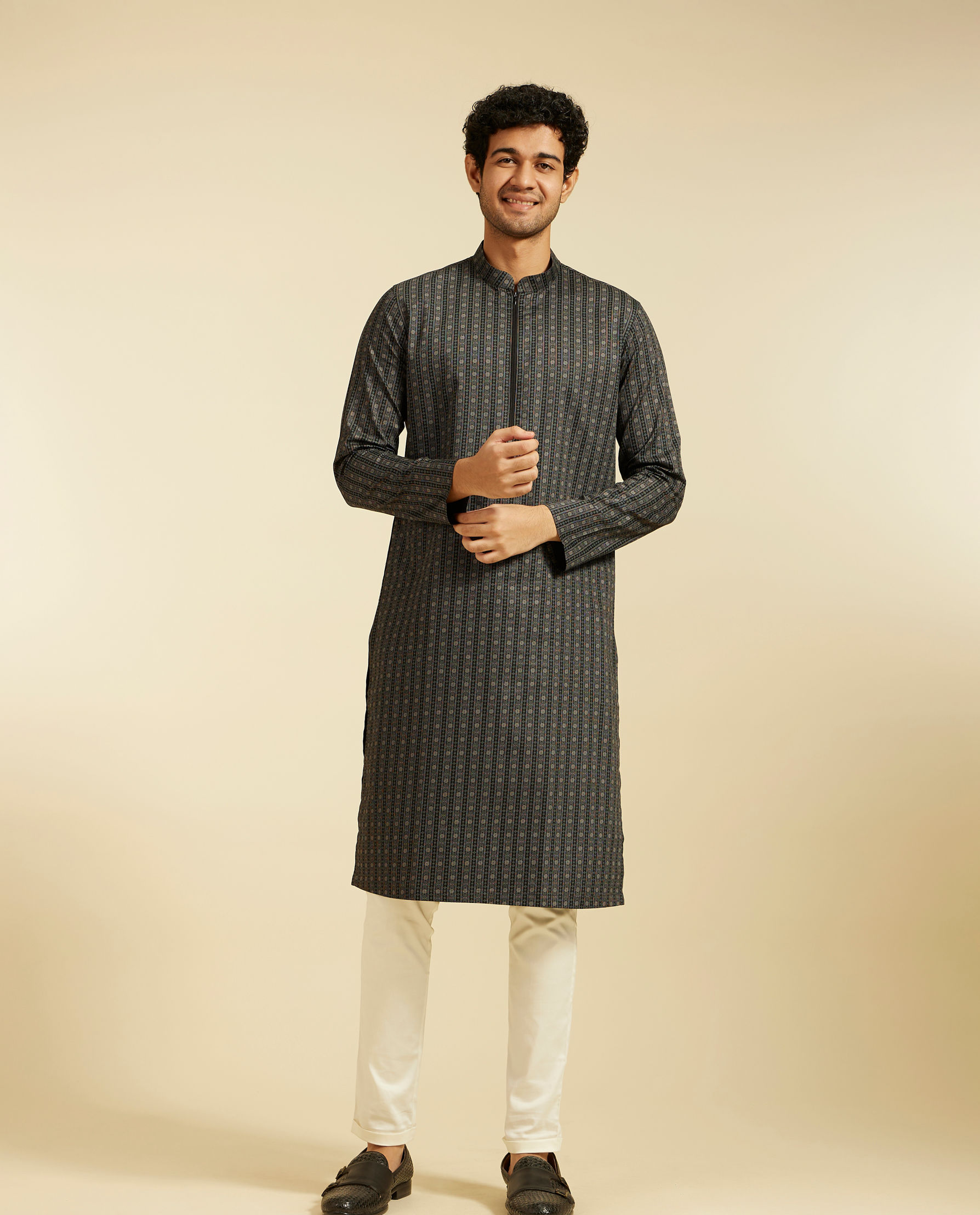 alt message - Diwas Men Charcoal Black Linear Printed Kurta image number 2