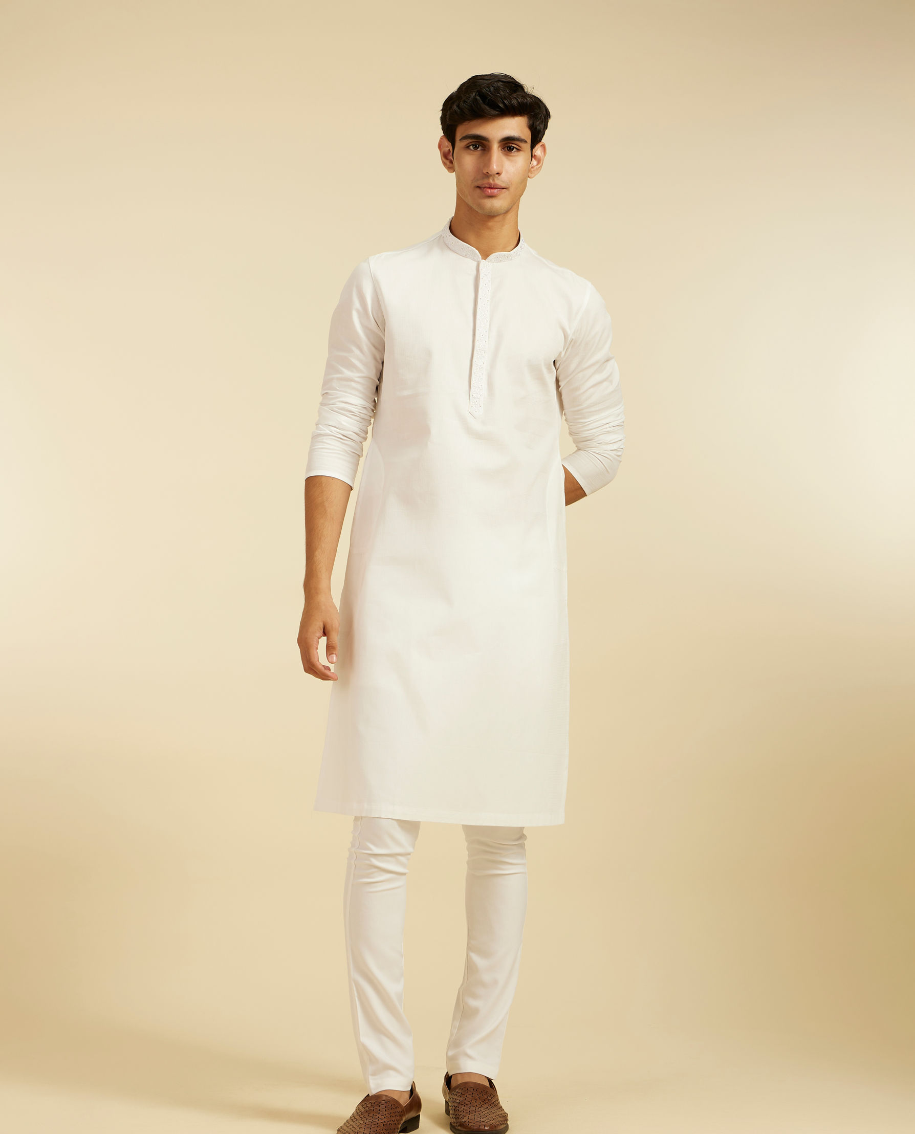 Diwas Men Ice White Plain Classic Kurta with Embroidered Placket