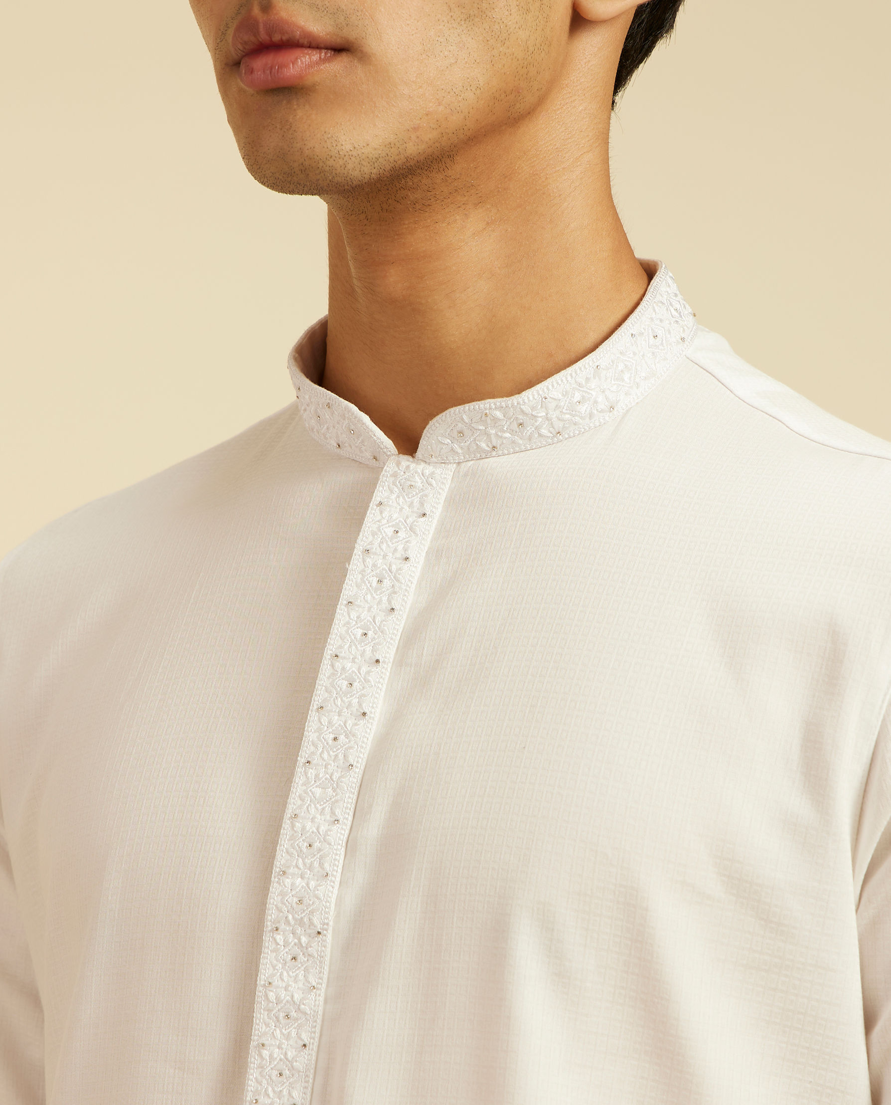 Diwas Men Ice White Plain Classic Kurta with Embroidered Placket