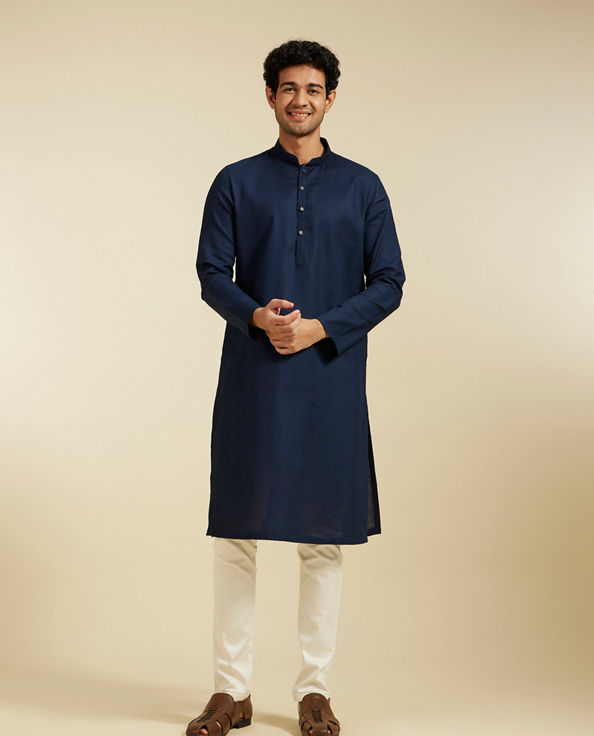 alt message - Diwas Men Indigo Blue Plain Classic Kurta image number 2