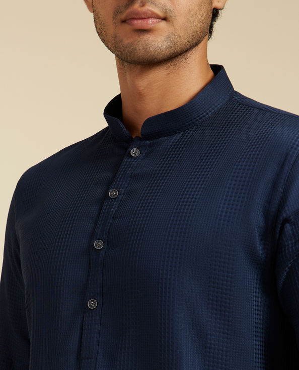 alt message - Diwas Men Indigo Blue Plain Classic Kurta image number 1