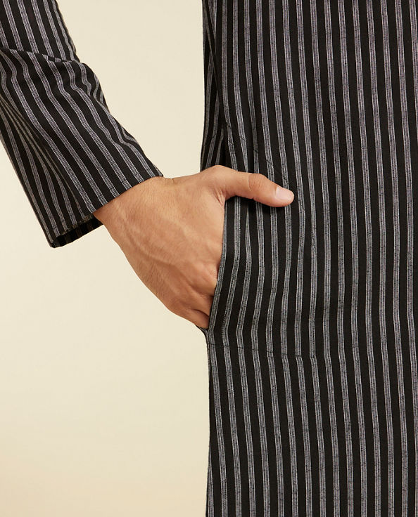 Diwas Men Ebony Black Linear Patterned Striped Kurta