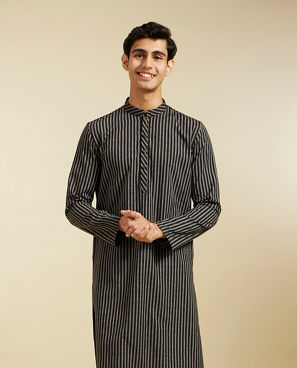 Diwas Men Ebony Black Linear Patterned Striped Kurta