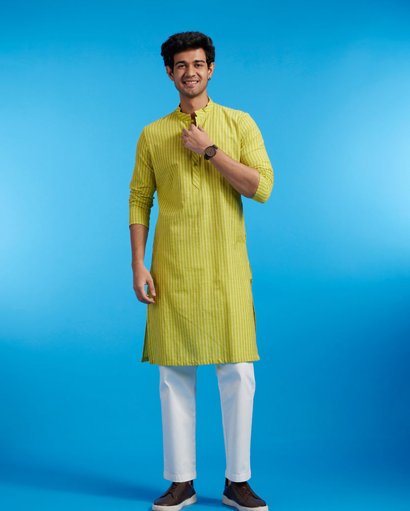 alt message - Diwas Men Soft Green Linear Patterned Striped Kurta image number 2