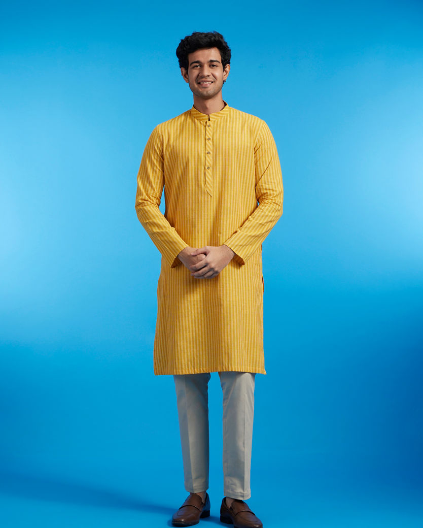 alt message - Diwas Men Mustard Yellow Linear Patterned Striped Kurta image number 2