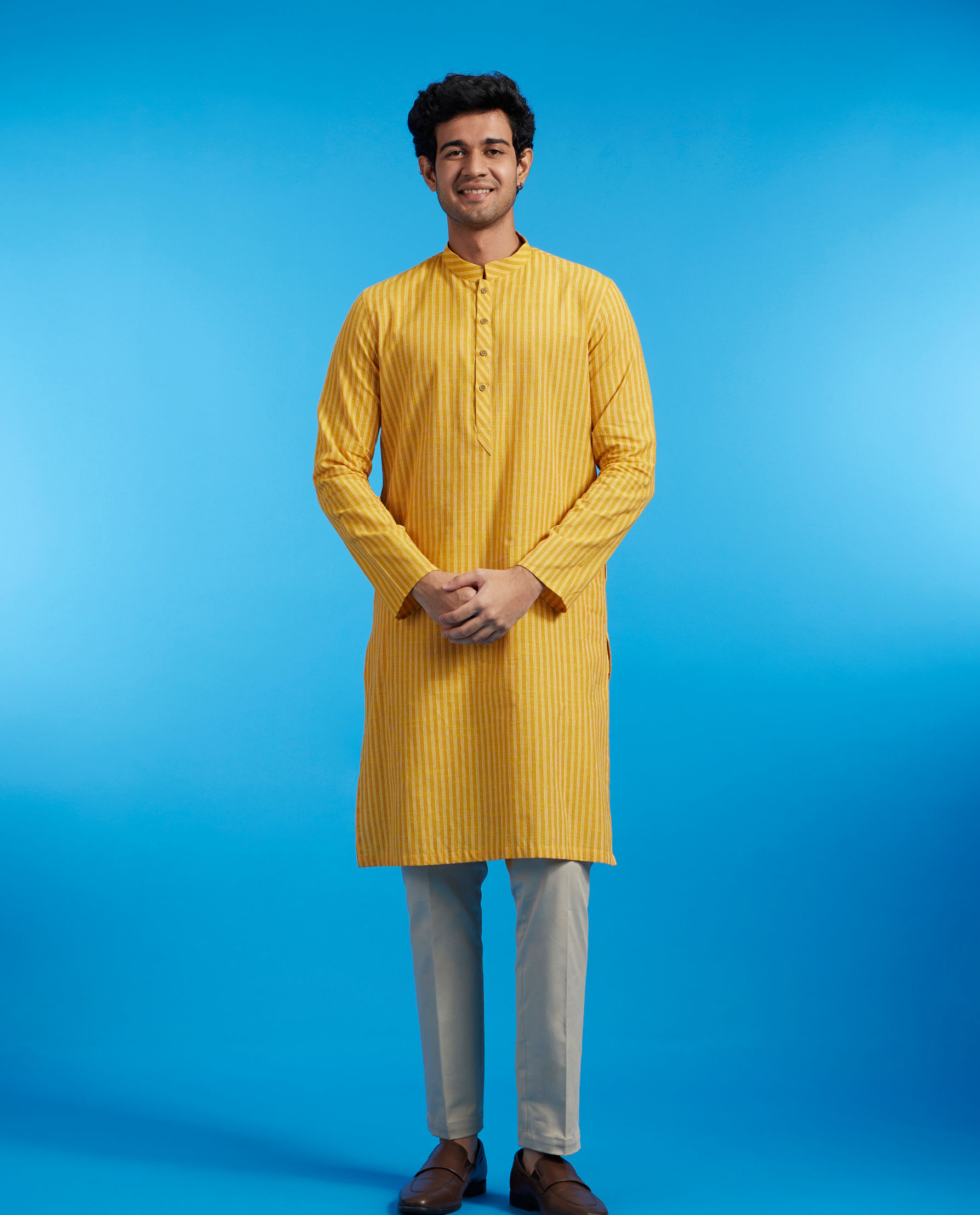 alt message - Diwas Men Mustard Yellow Linear Patterned Striped Kurta image number 2