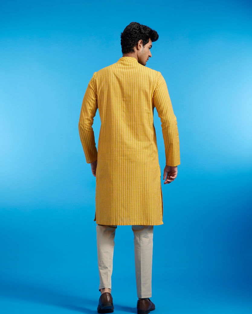 alt message - Diwas Men Mustard Yellow Linear Patterned Striped Kurta image number 4