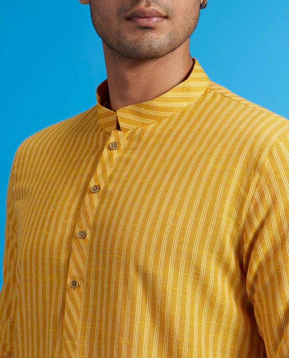 alt message - Diwas Men Mustard Yellow Linear Patterned Striped Kurta image number 1