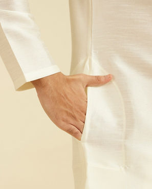 Diwas Men Warm White Plain Classic Kurta with Embroidered Placket