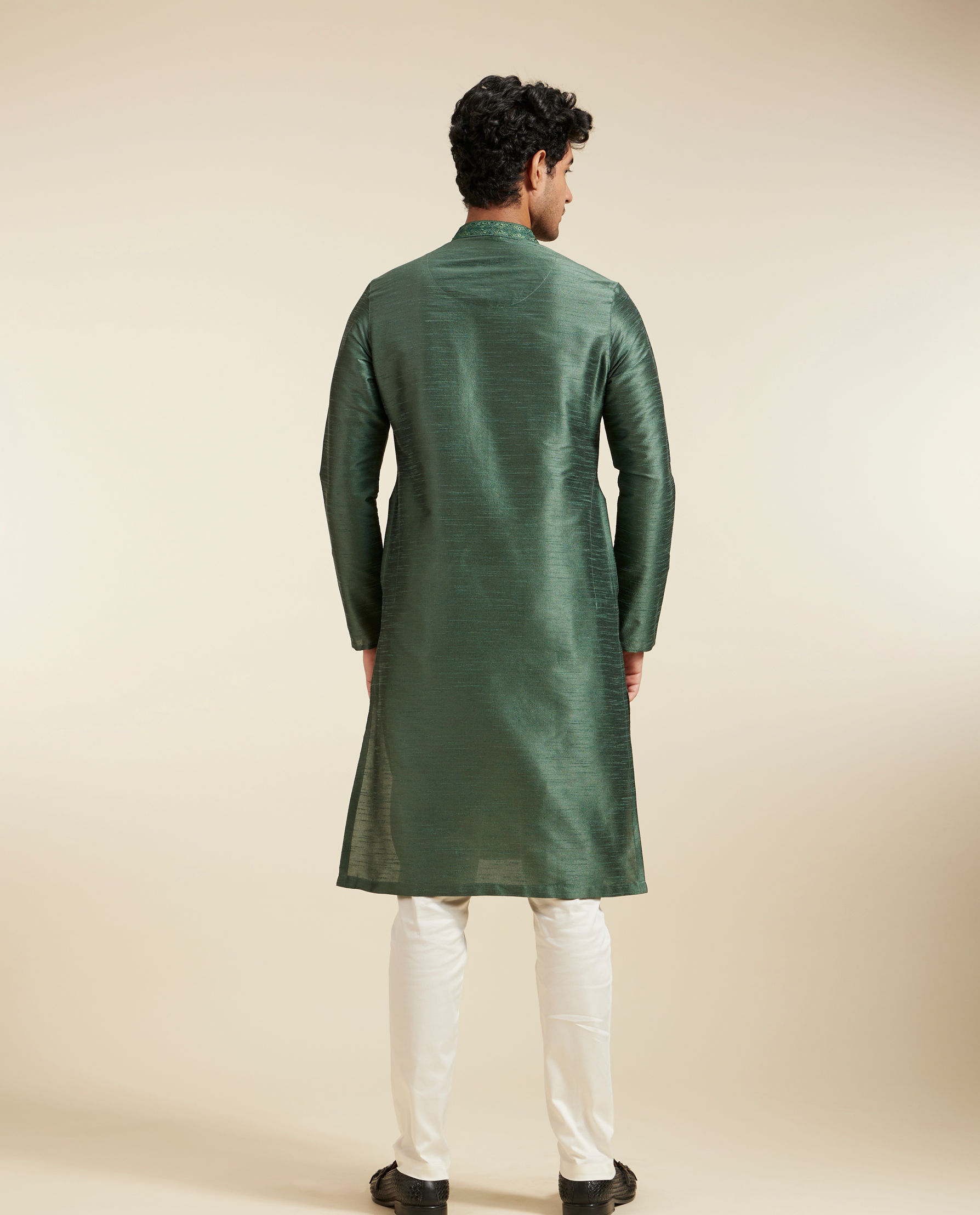 Diwas Men Bottle Green Plain Kurta With Embroidered Neckline